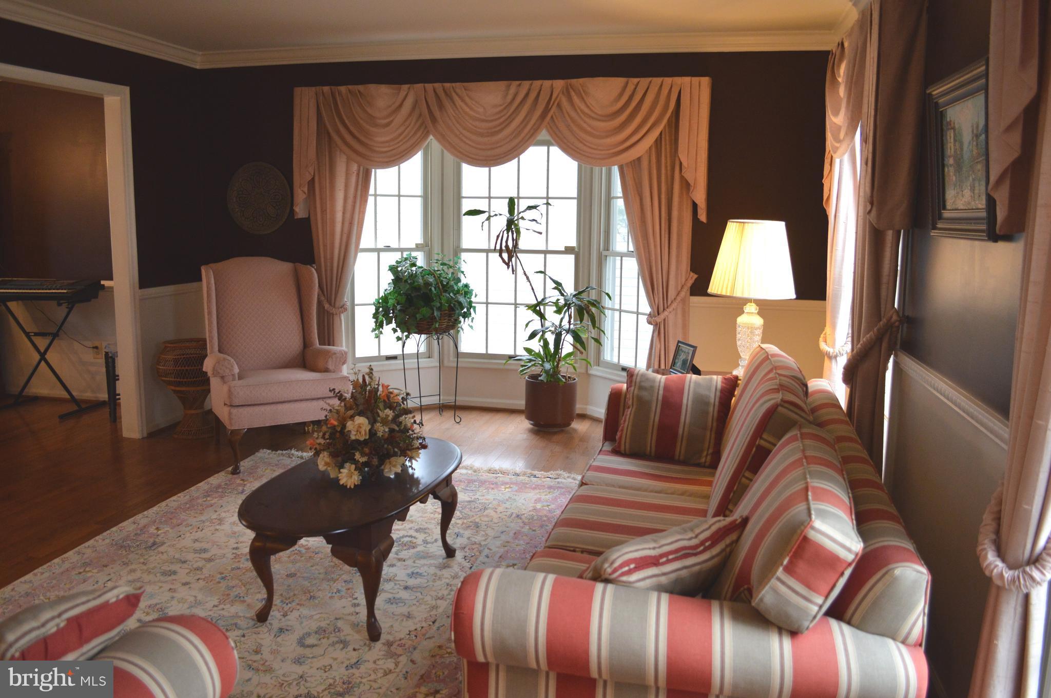 12547 Rock Ridge Road Herndon, VA 20170 - Photo 12 of 30 Nice Big Bay Window in Living Room
