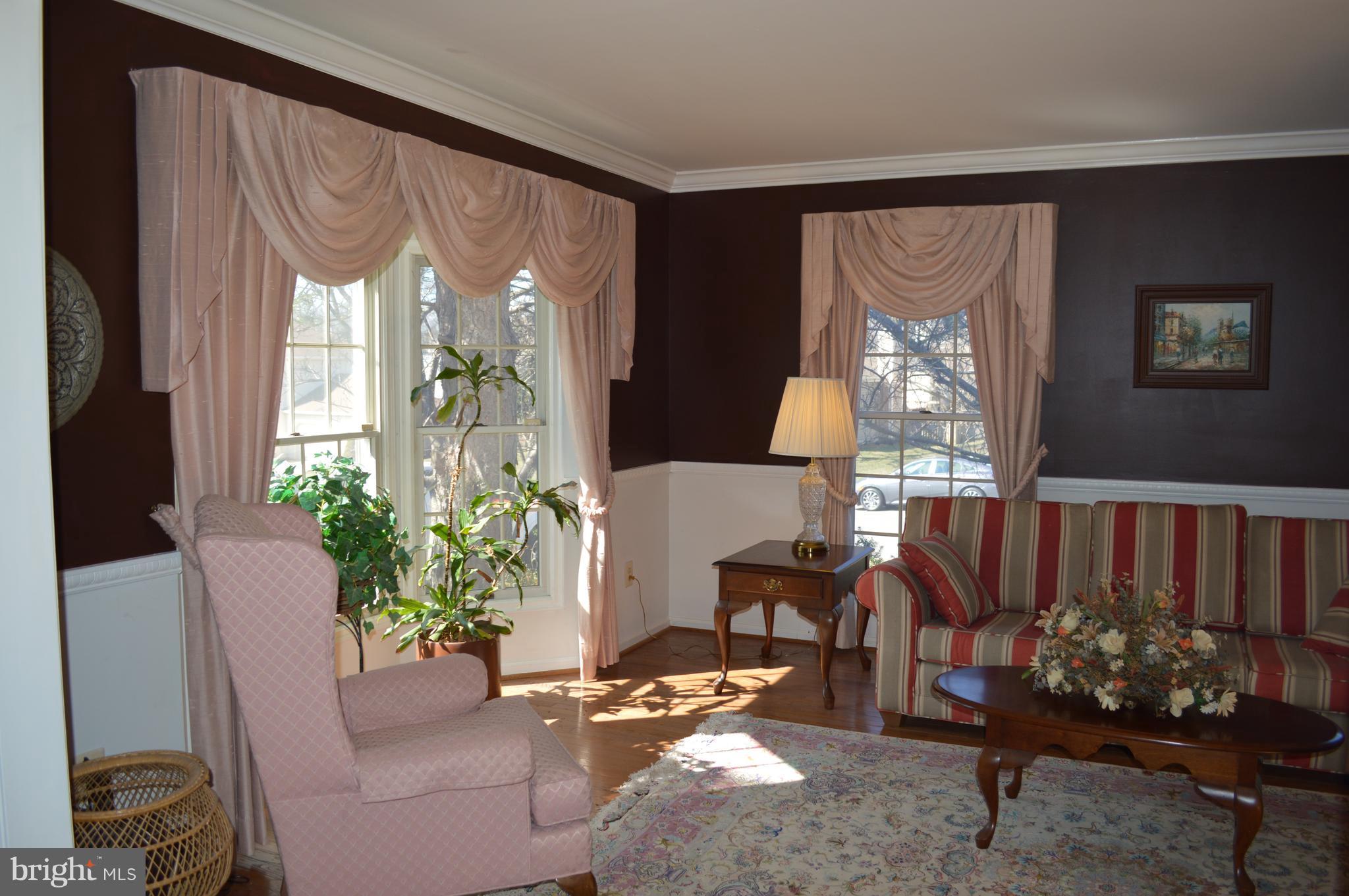 12547 Rock Ridge Road Herndon, VA 20170 - Photo 14 of 30 Living Room - Notice the Light