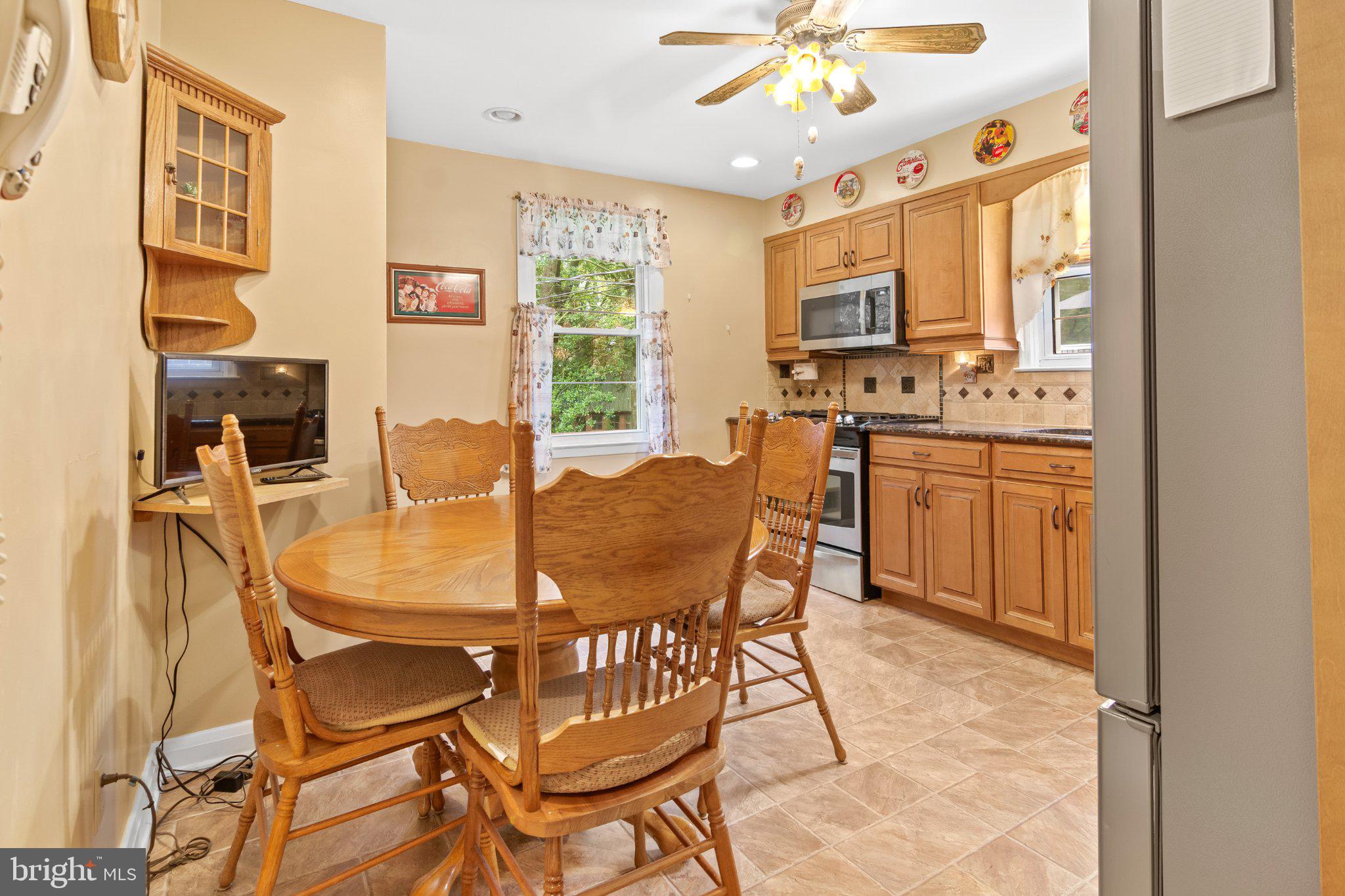 534 Brook Road Baltimore, MD 21286 - Photo 9 of 41 Eat-in Kitchen