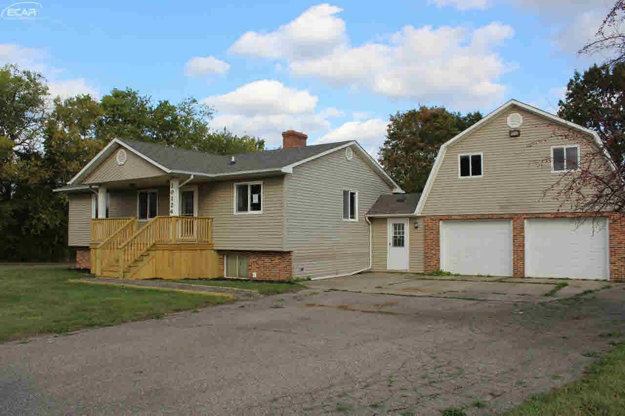 10124 North Center Road Clio, MI 48420 - Photo 3 of 31 21379791-2.JPG