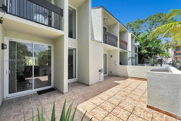 $490,000 | 9133 Fontainebleau Boulevard, Unit 5, Miami, FL 33172