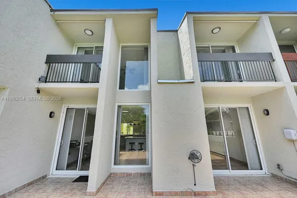 $490,000 | 9133 Fontainebleau Boulevard, Unit 5, Miami, FL 33172