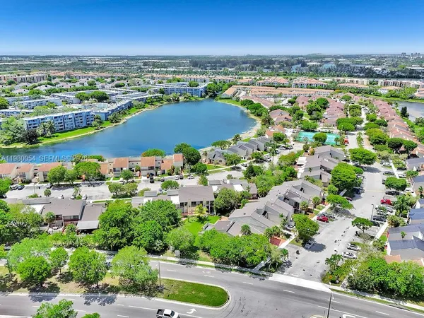 $490,000 | 9133 Fontainebleau Boulevard, Unit 5, Miami, FL 33172