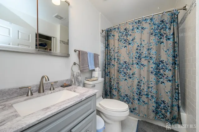 $429,000 | 11 Brambling Lane, Voorhees, NJ 08043