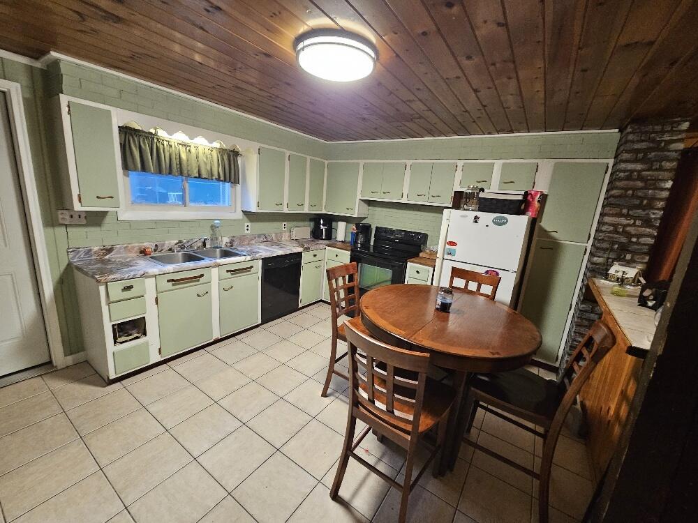 42 Roxbury Road Mexico, ME 04257 - Photo 6 of 34 20251110_151703_resized