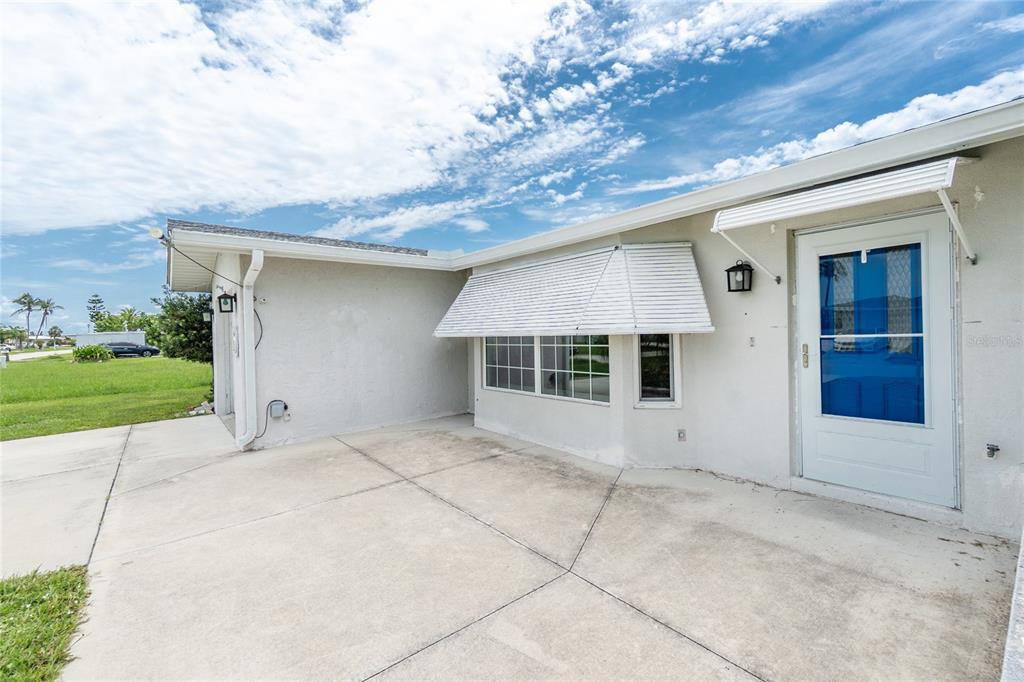 39 Caddy Road Rotonda West, FL 33947 - Photo 4 of 40