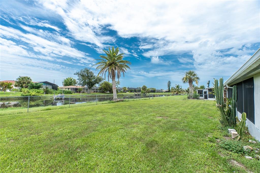 39 Caddy Road Rotonda West, FL 33947 - Photo 8 of 40