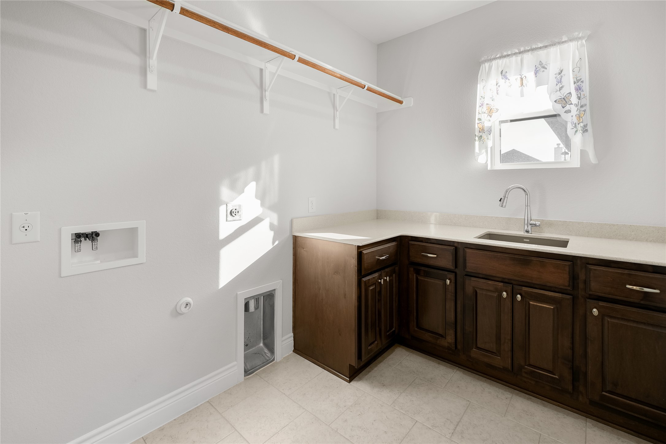 955 Inka Road Salado, TX 76571 - Photo 20 of 39 A functional workspace includes dark wood cabinets, durable stone counters, and useful hanging rods.