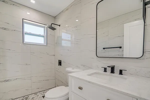 $2,500 | 4098 Linda Lane, Palm Springs, FL 33406