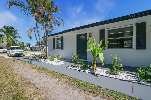 $2,500 | 4098 Linda Lane, Palm Springs, FL 33406