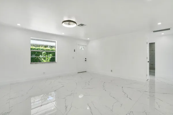 $2,500 | 4098 Linda Lane, Palm Springs, FL 33406