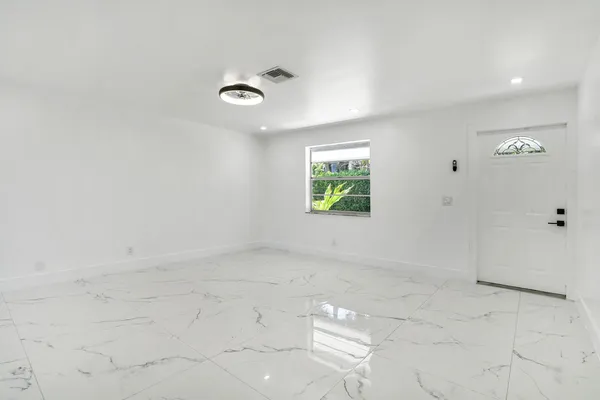 $2,500 | 4098 Linda Lane, Palm Springs, FL 33406