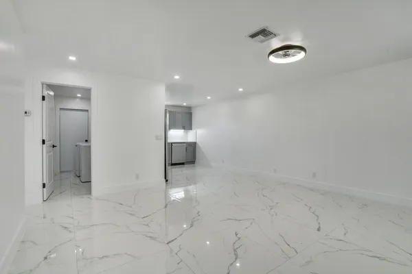 $2,500 | 4098 Linda Lane, Palm Springs, FL 33406