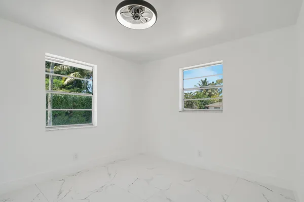 $2,500 | 4098 Linda Lane, Palm Springs, FL 33406