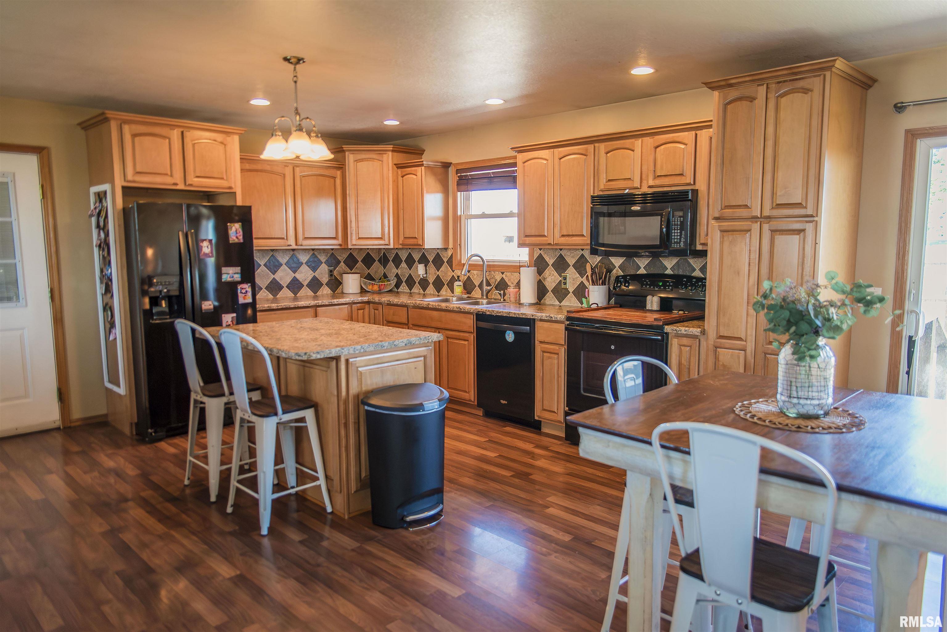 702 North Range Line Street Lima, IL 62376 - Photo 2 of 12 Gallery Image 2