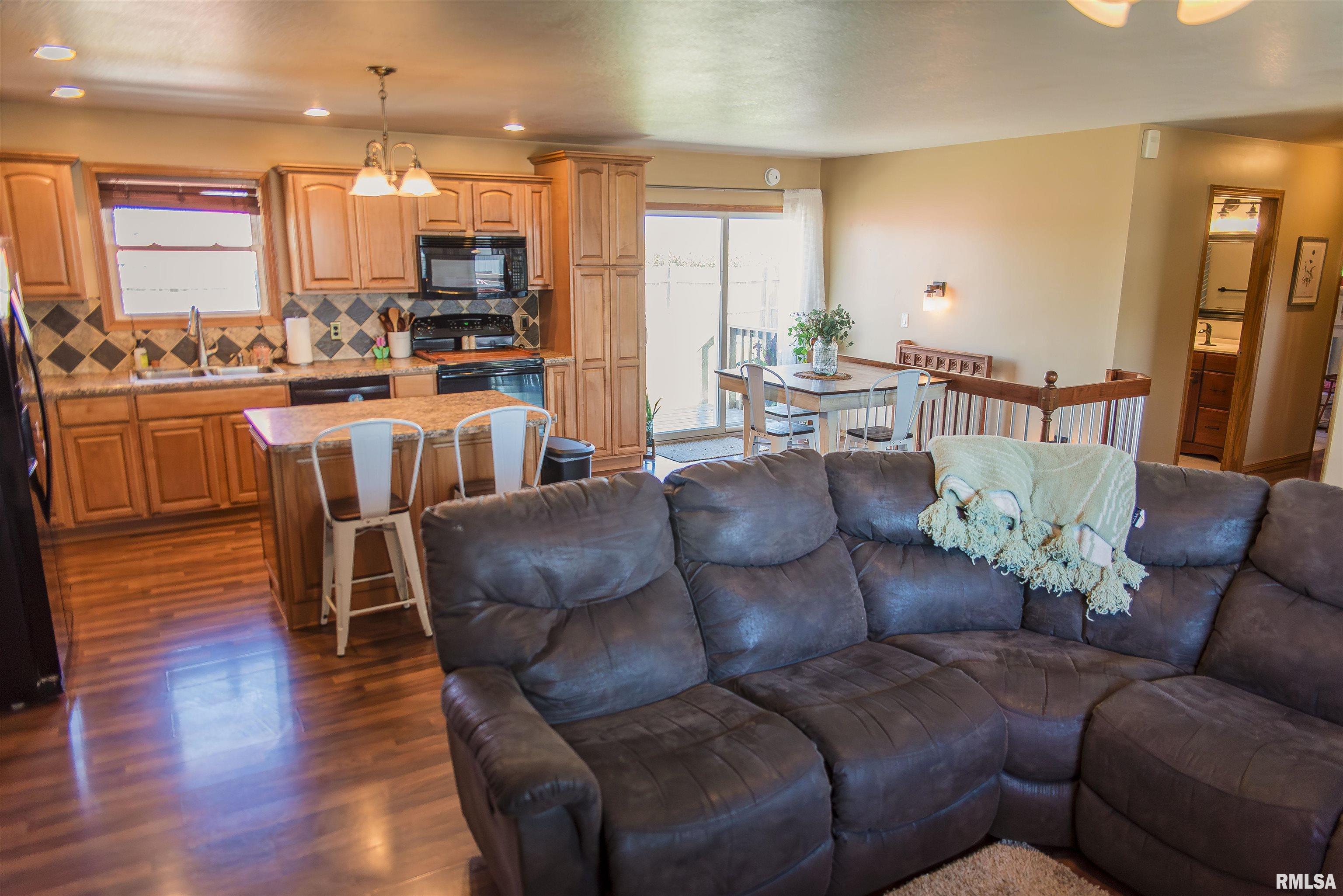 702 North Range Line Street Lima, IL 62376 - Photo 4 of 12 Gallery Image 4