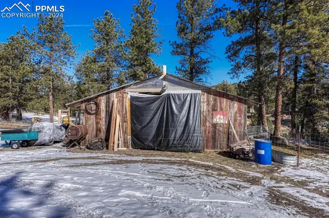 a view of a barn in the middle of a yard