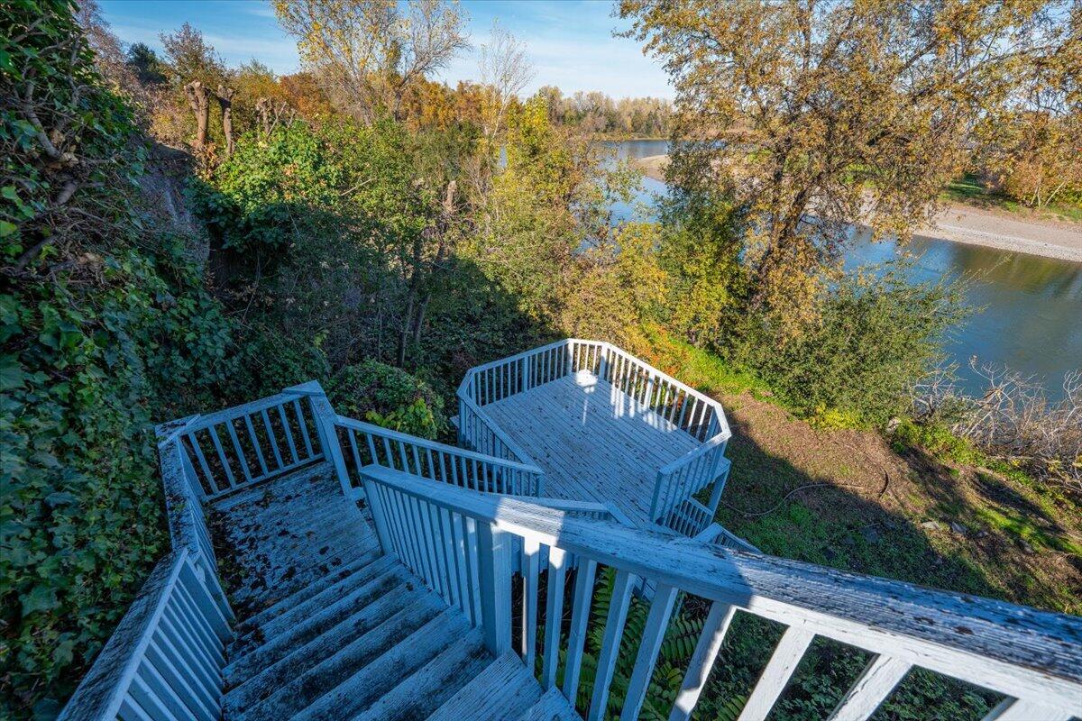 846 Rio Street Red Bluff, CA 96080 - Photo 62 of 73 a view of balcony with wooden floor and fence