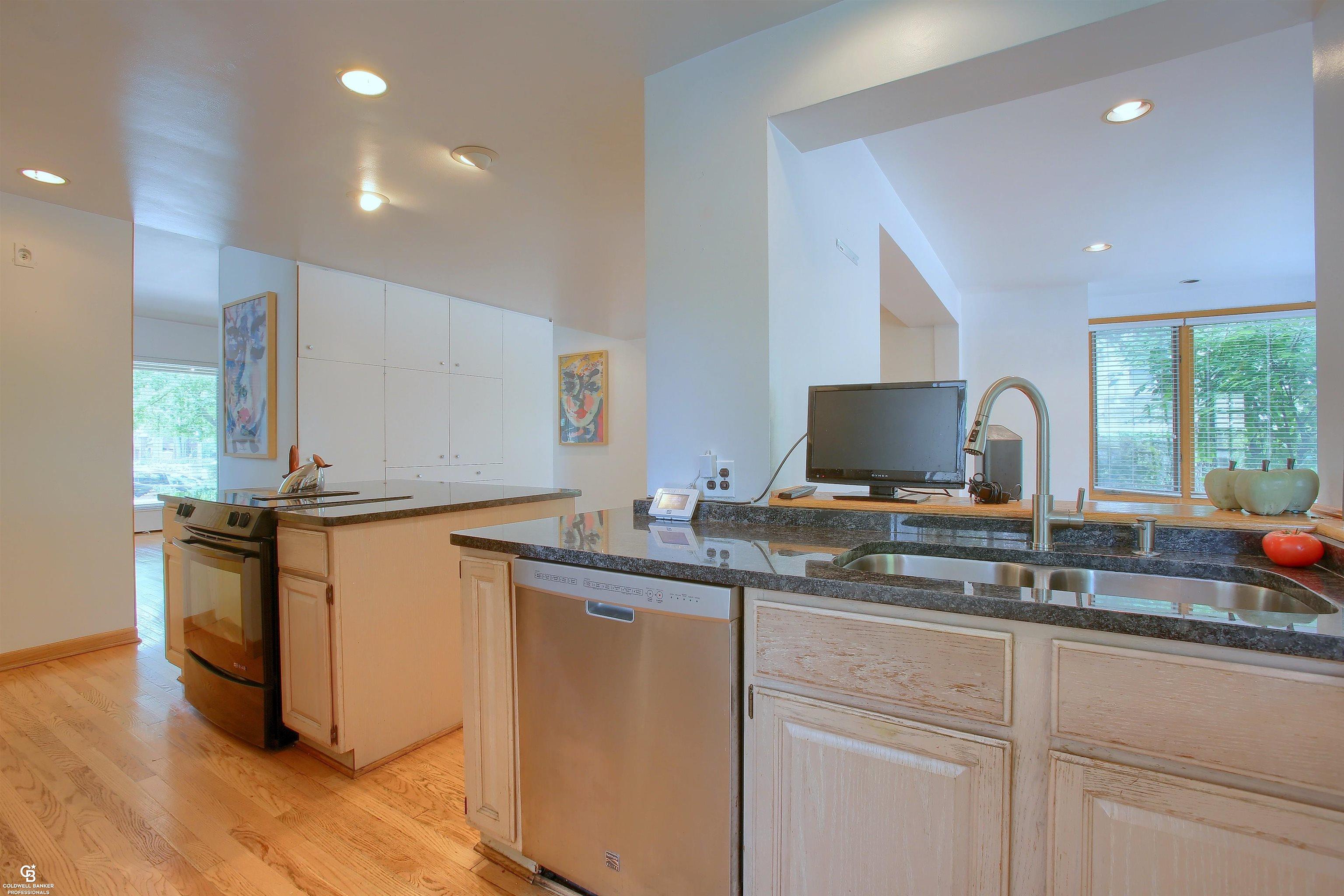 917 Lake Shore Road Grosse Pointe, MI 48236 - Photo 19 of 44 50085427-18.JPG
