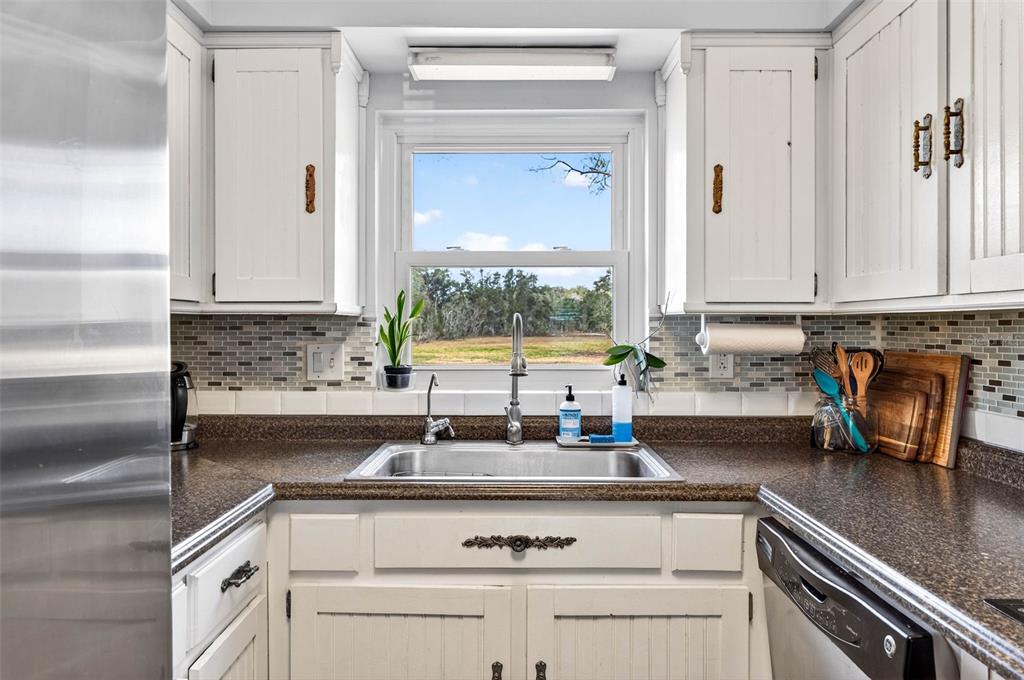 16330 Hanna Road Lutz, FL 33549 - Photo 17 of 63