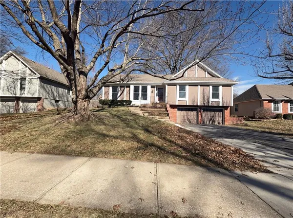 $387,000 | 12514 West 101st Street, Lenexa, KS 66215