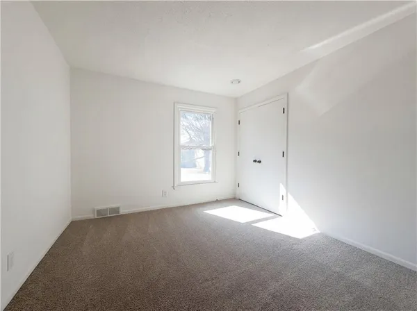 $384,000 | 12514 West 101st Street, Lenexa, KS 66215