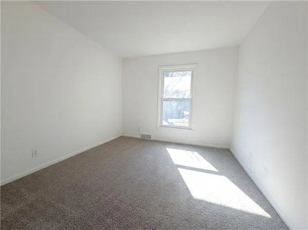$384,000 | 12514 West 101st Street, Lenexa, KS 66215