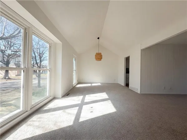 $384,000 | 12514 West 101st Street, Lenexa, KS 66215