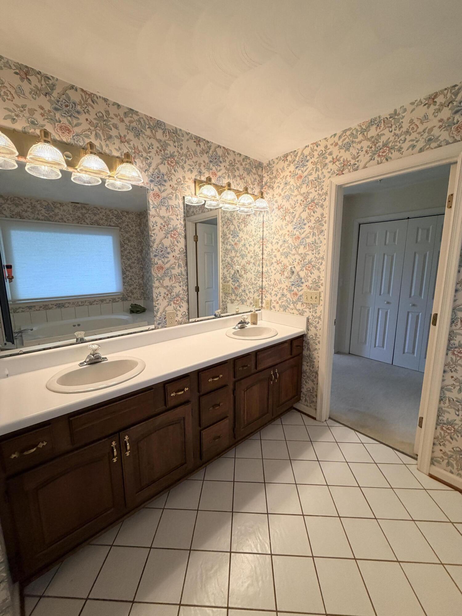 1840 Mountain View Road Vinton, VA 24179 - Photo 14 of 29 20260710_210449952_iOS