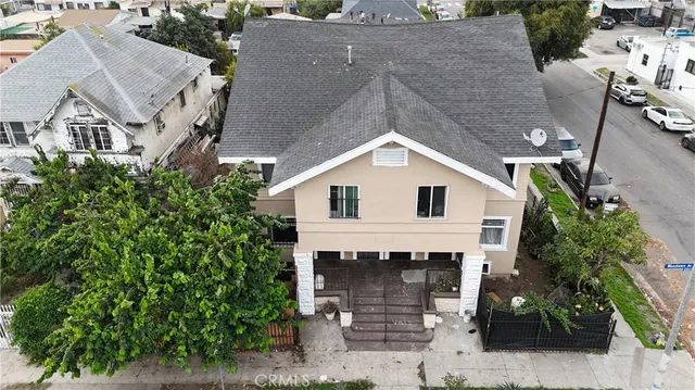 a house view with a outdoor space