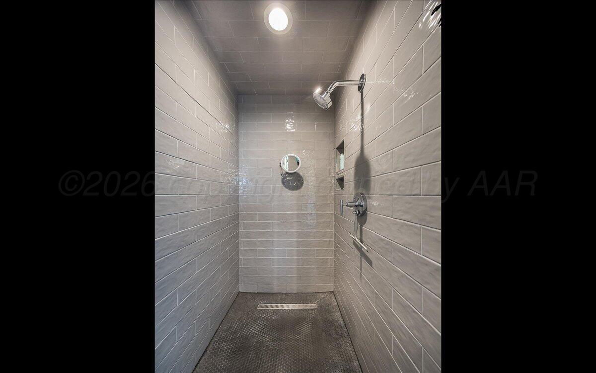 9800 Help Lane Amarillo, TX 79119 - Photo 36 of 44 Primary Shower