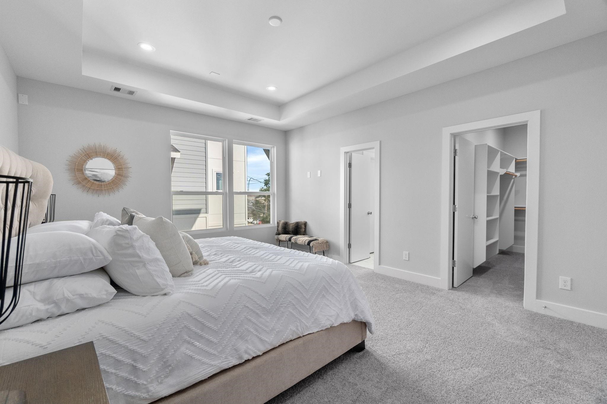 903 Quitman Street, Unit B Houston, TX 77009 - Photo 11 of 24 Private retreat with ample space for a seating area, complemented by direct access to the en-suite bath and walk-in closet.