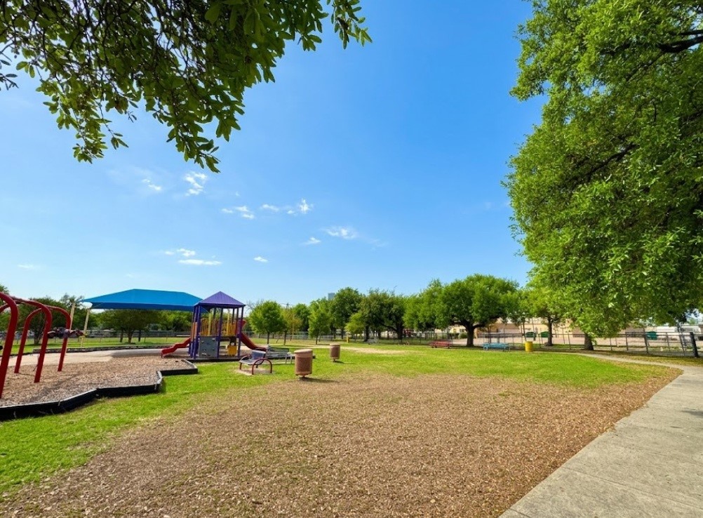 903 Quitman Street, Unit B Houston, TX 77009 - Photo 24 of 24 Awesome park across the street.
