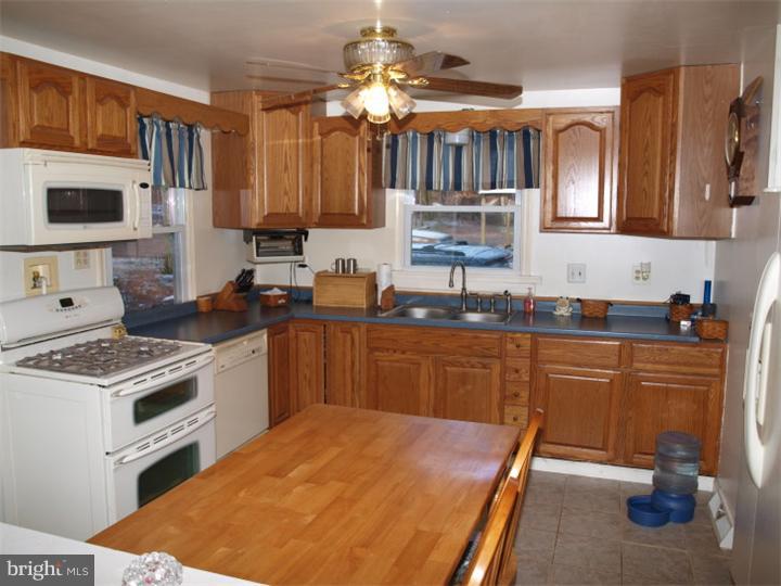 2351 Morgantown Road Reading, PA 19607 - Photo 11 of 15 Kitchen