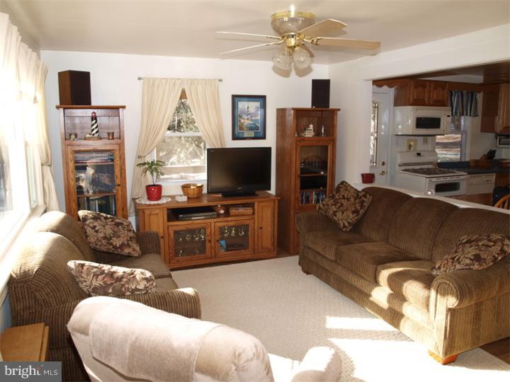 2351 Morgantown Road Reading, PA 19607 - Photo 10 of 15 Living Room