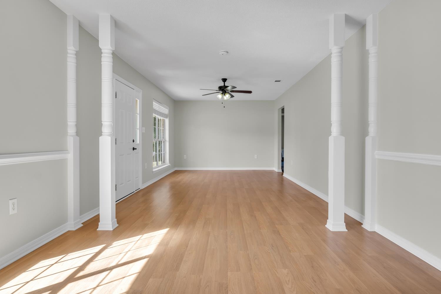19605 Quartz Lane Robertsdale, AL 36567 - Photo 5 of 33 Living Room