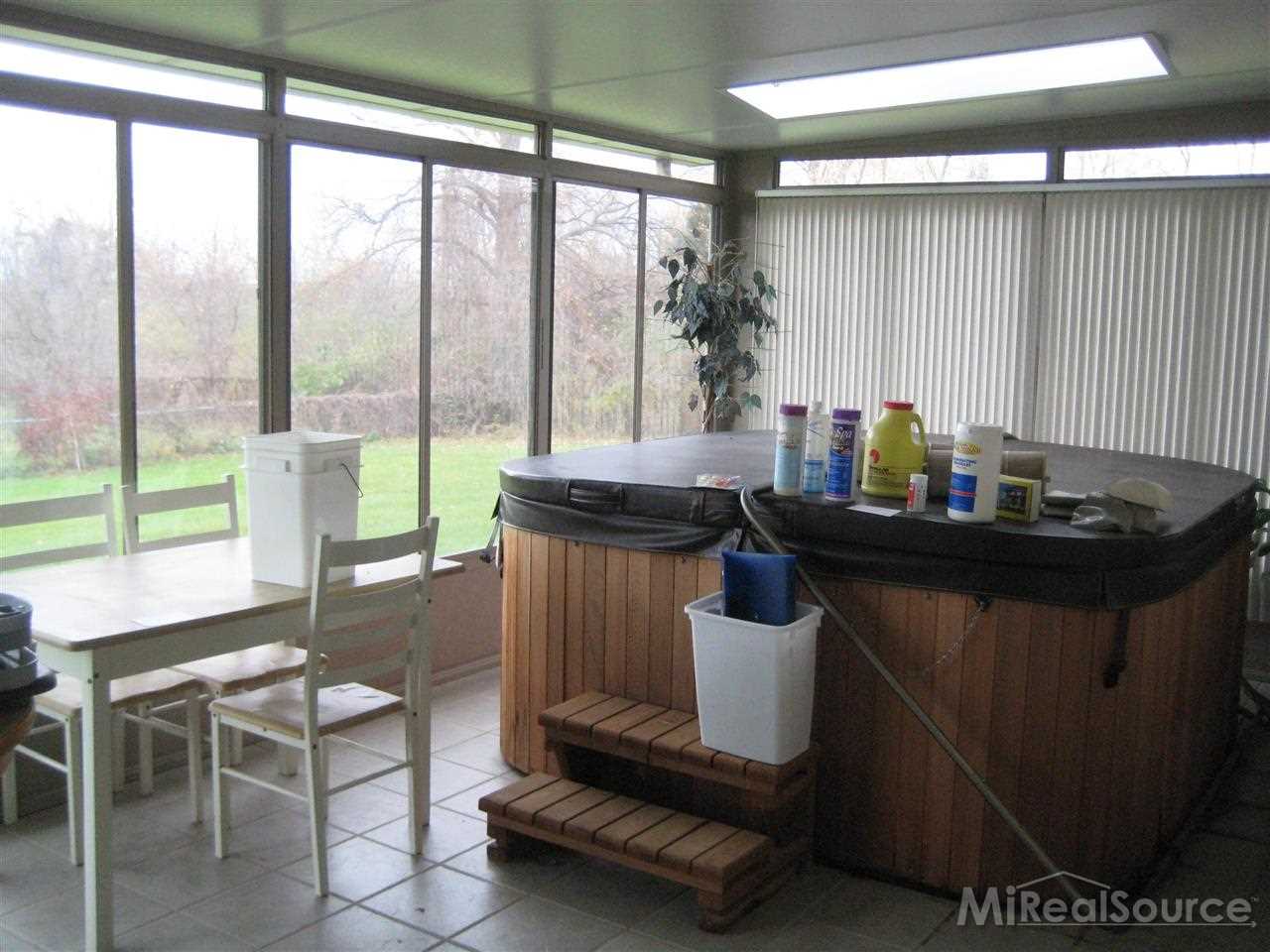 48115 Fairchild Road Macomb, MI 48042 - Photo 5 of 5 Sun Room with Spa Tub