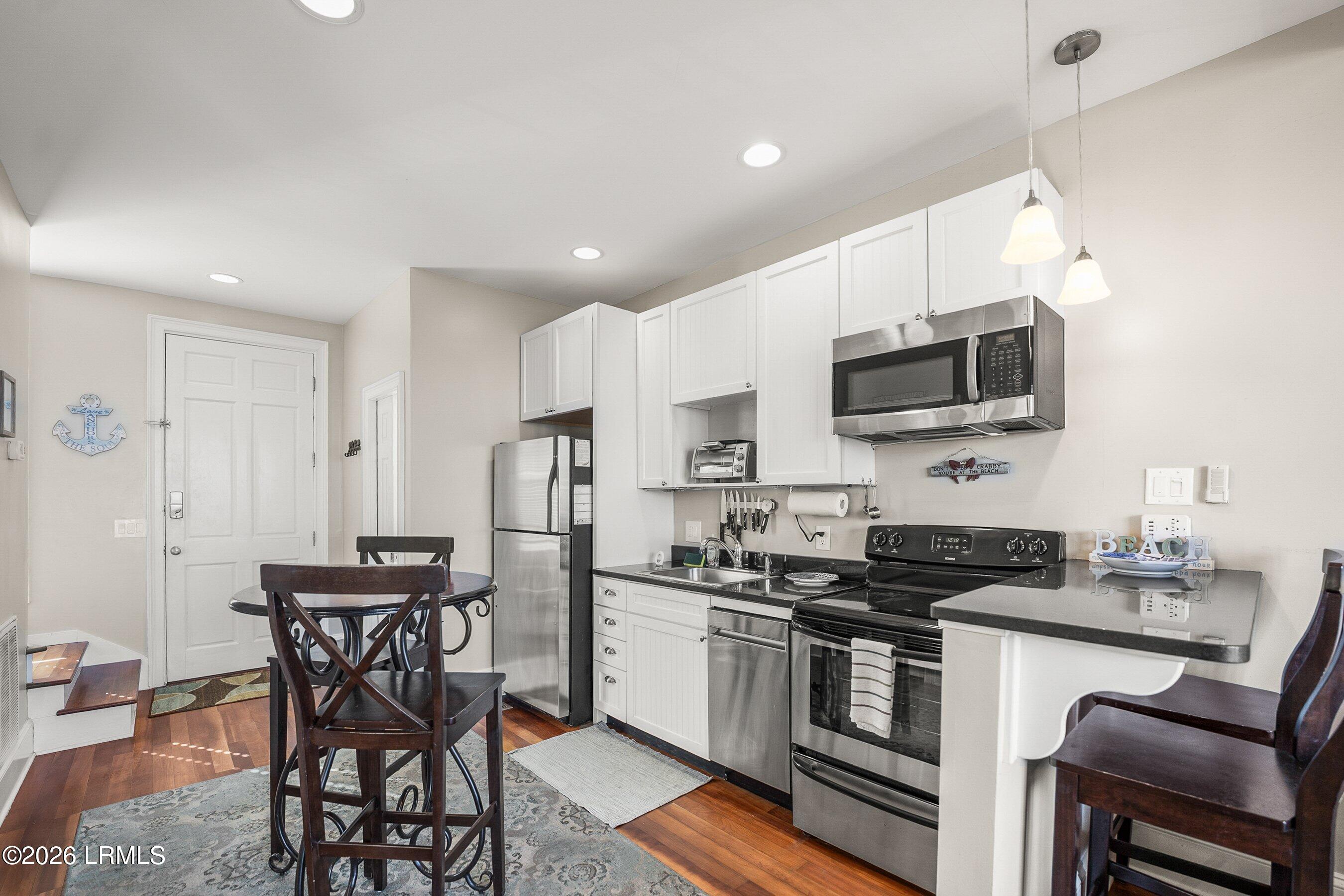 705 Ocean Cottage, Unit 705 Fripp Island, SC 29920 - Photo 17 of 47 Kitchen/dining