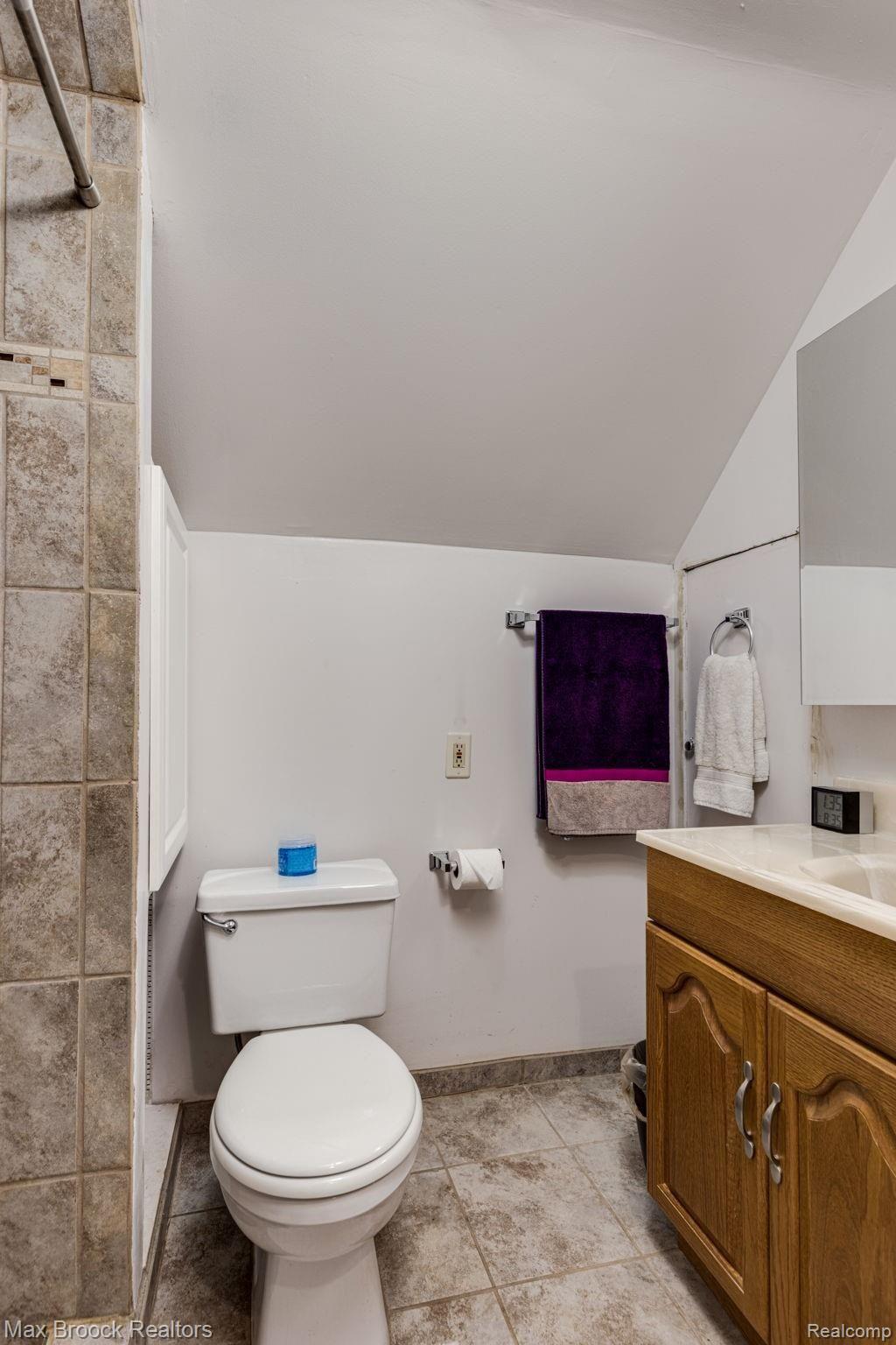 2289 Oxford Road Berkley, MI 48072 - Photo 16 of 35 2289+Oxford+Rd+Berkley-4-web.jpg