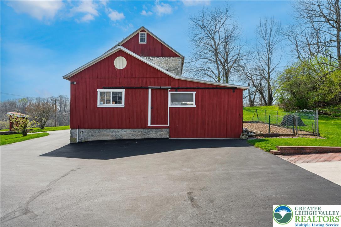 2534 Lapp Road Allentown, PA 18104 - Photo 11 of 58