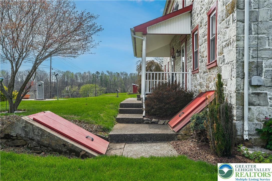 2534 Lapp Road Allentown, PA 18104 - Photo 4 of 58