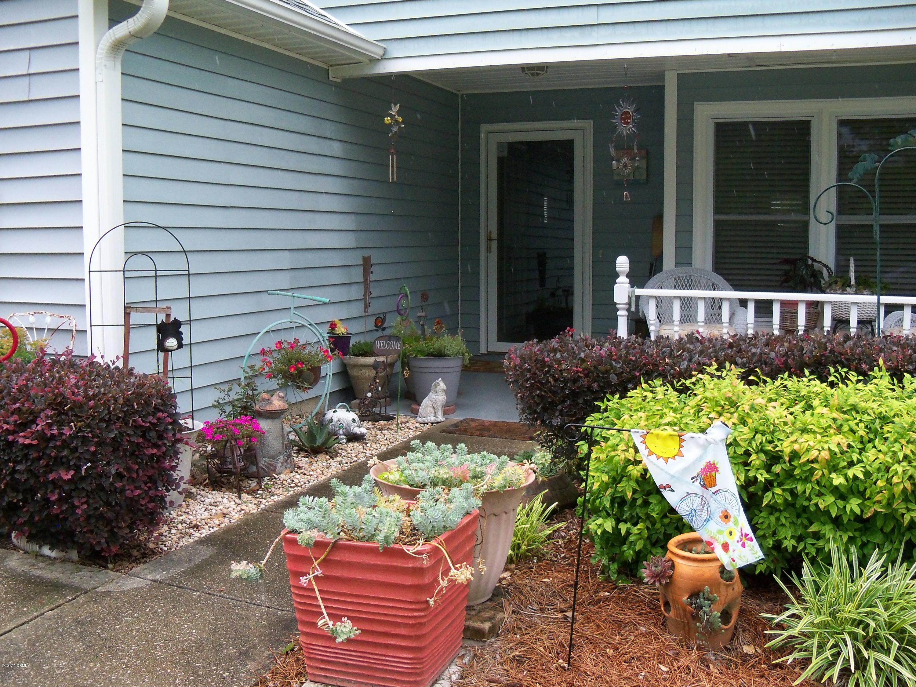 126 Pirates Road New Bern, NC 28562 - Photo 3 of 24 Front porch