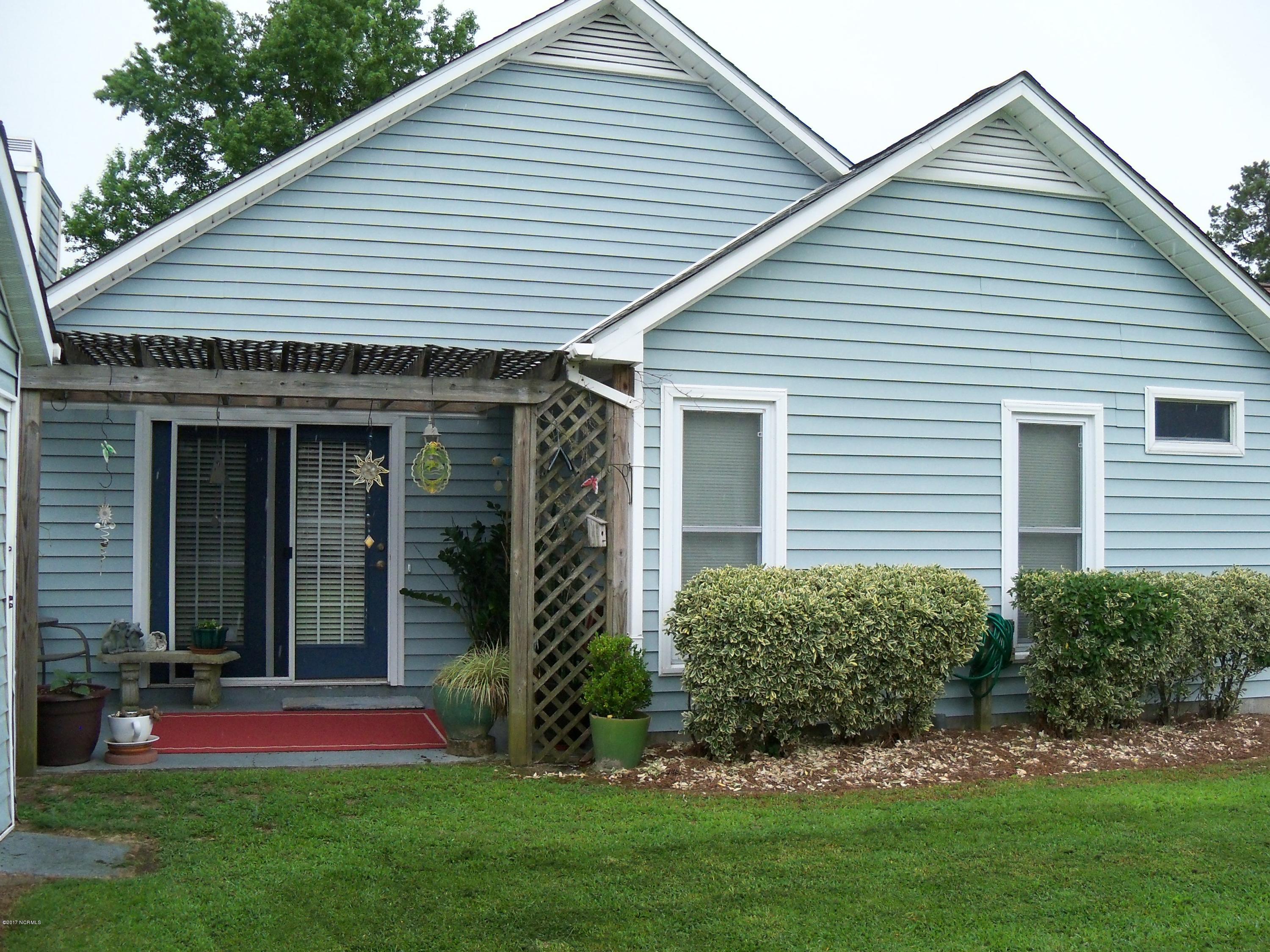 126 Pirates Road New Bern, NC 28562 - Photo 5 of 24 Back of home