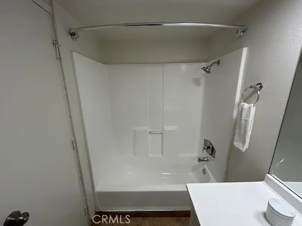$2,595 | 51020 Eisenhower Drive, Unit 25, La Quinta, CA 92253