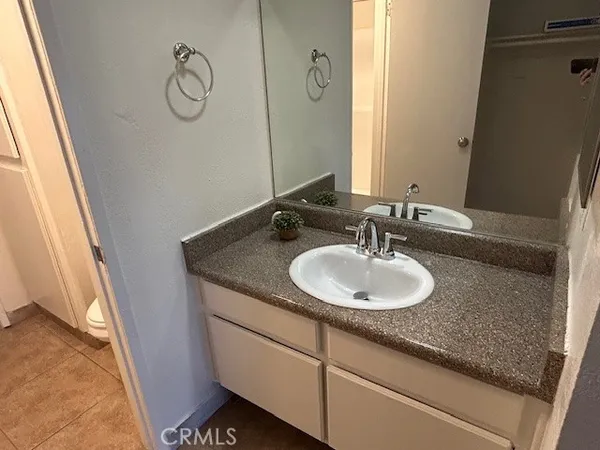 $2,595 | 51020 Eisenhower Drive, Unit 25, La Quinta, CA 92253