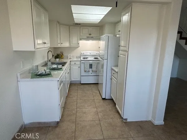 $2,595 | 51020 Eisenhower Drive, Unit 25, La Quinta, CA 92253