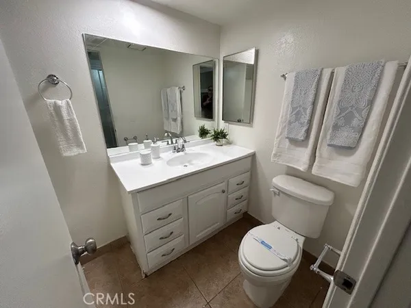 $2,595 | 51020 Eisenhower Drive, Unit 25, La Quinta, CA 92253