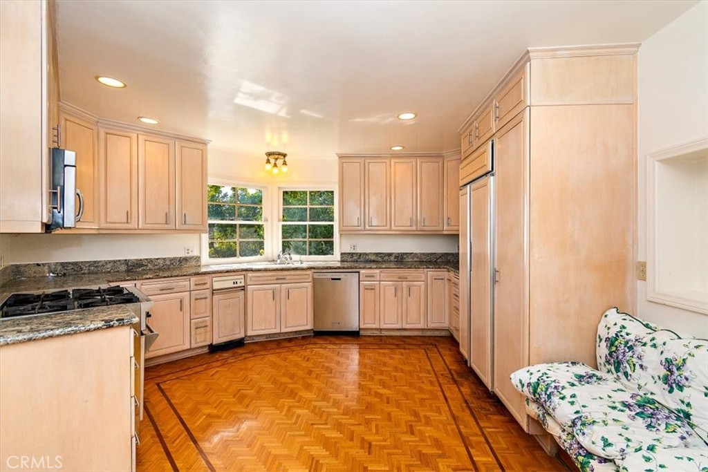 2 Quail Ridge Road South Rolling Hills, CA 90274 - Photo 20 of 67 a large kitchen with kitchen island granite countertop a sink and cabinets