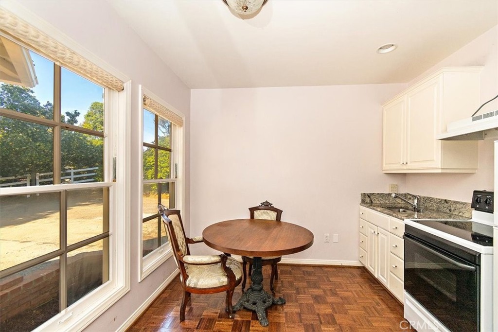2 Quail Ridge Road South Rolling Hills, CA 90274 - Photo 33 of 67 a kitchen with stainless steel appliances a stove a sink and a refrigerator with wooden floor