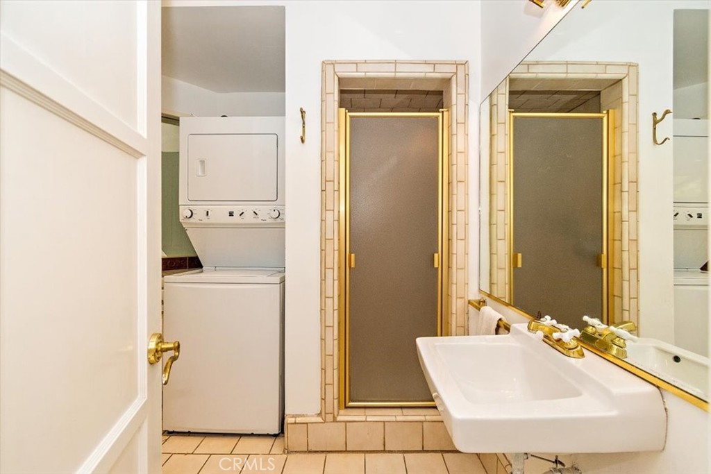 2 Quail Ridge Road South Rolling Hills, CA 90274 - Photo 38 of 67 a bathroom with a sink and a mirror